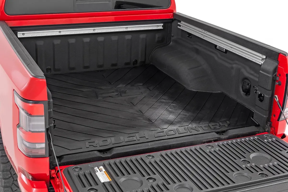Bed Mat - 5' Bed - Rc Logo - Nissan Frontier 2Wd/4Wd (2005-2024) 1